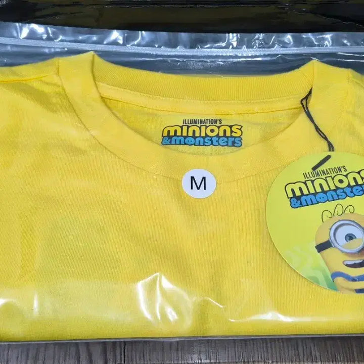 [BUNJANG] Minions Limited Edition T-Shirt + Shake Keyring (Sealed) / (한정판)미개봉 새상품 미니언즈 티셔츠+쉐이크키링