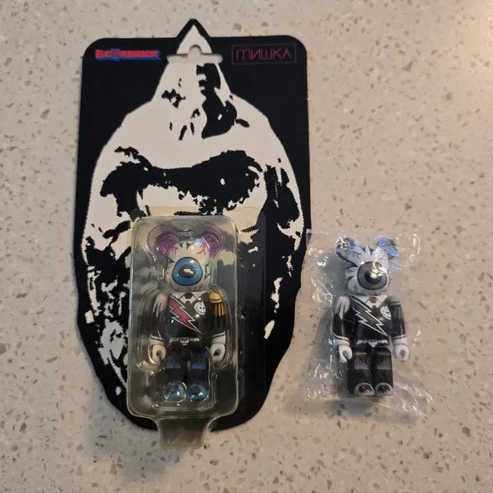 [BUNJANG] Bearbrick Mishka Regular/Irregular Sealed New Item / 베어브릭 미시카 정규, 비정규 미개봉 새상품