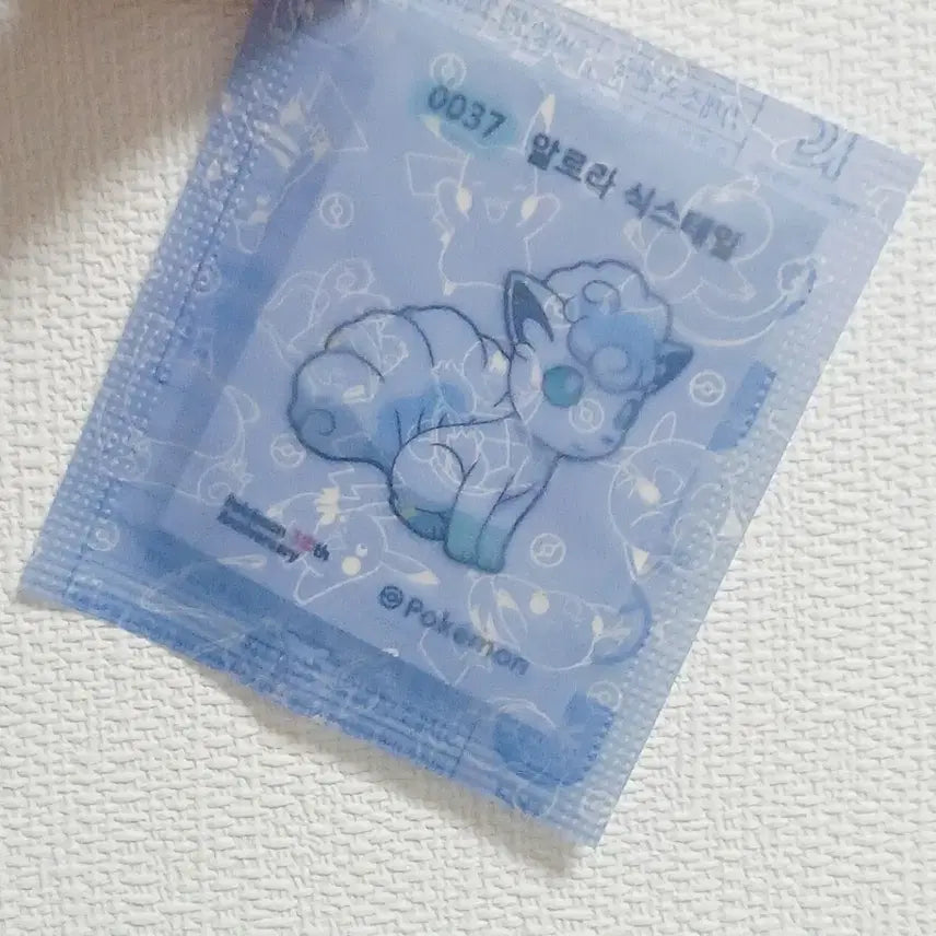 [BUNJANG] Pokemon 30th Anniversary Season 5 Alolan Vulpix Sticker / [미개봉] 포켓몬스터 37 알로라 식스테일 띠부씰 30주년 NEW 시즌5