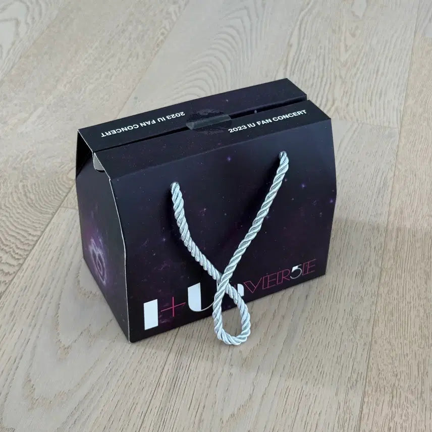 [BUNJANG] IU IU-iverse Fan Concert Goods Box (Sealed) / (미개봉) 아이유 팬콘서트 아이유니버스 역조공 굿즈 박스