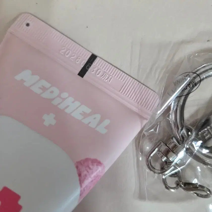 [BUNJANG] Play M.M.E. Hand Cream with Charm / 메디힐 플레이브 미므 키링 핸드크림