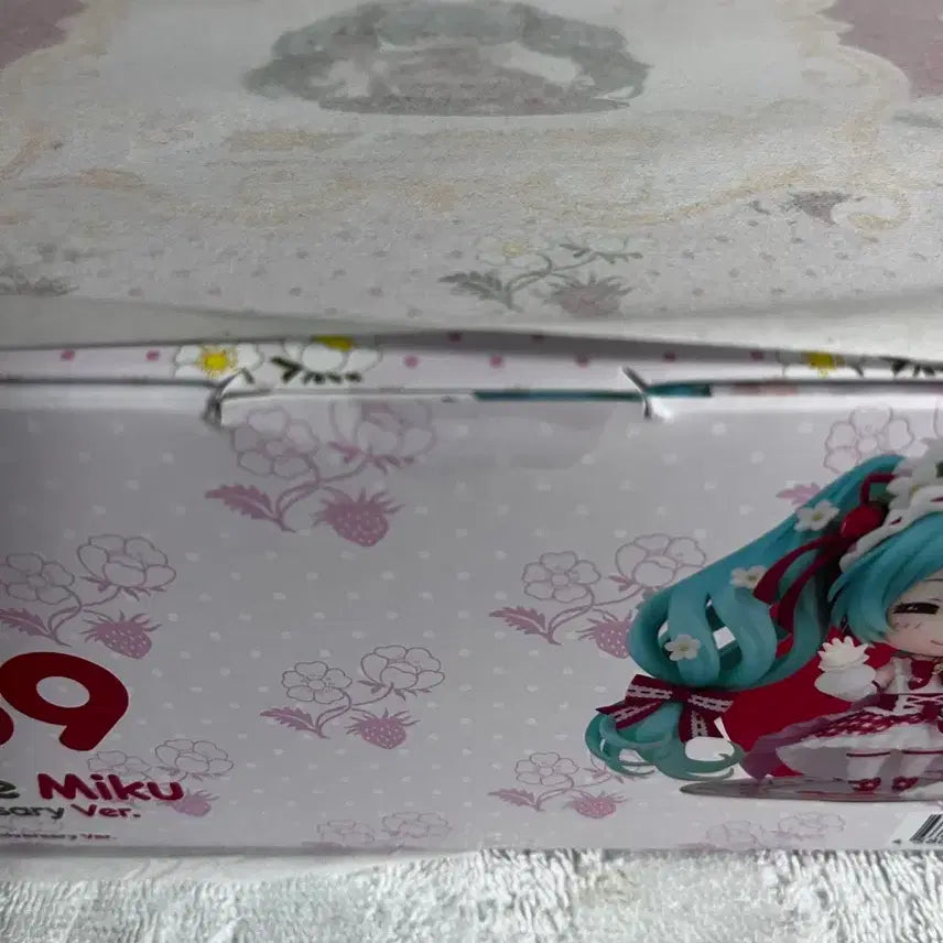 [BUNJANG] Hatsune Miku Strawberry Nendoroid (POB, Sealed) / (특전/미개봉) 하츠네 미쿠 딸기미쿠 넨도로이드
