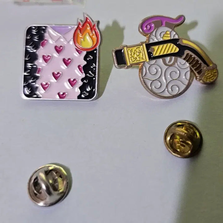 [BUNJANG] One Piece Don Brothers Pin Badge Bundle Set / 원피스 돈형제 핀뱃지 일괄 비공굿 철제 핀뱃지 도플라밍고,코라손