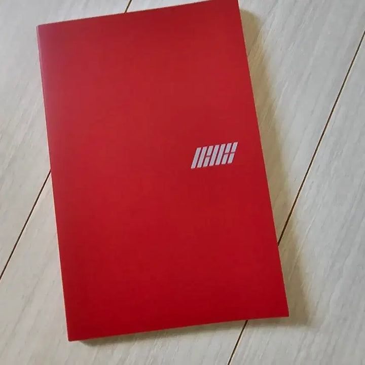 [BUNJANG] iKON Official Goods Postcard Book JinHwan Bobby JunHoe DongHyuk ChanWoo YunHyeong / 아이콘 iKON 엽서북 공식굿즈 진환 바비 준회 동혁 찬우 윤형
