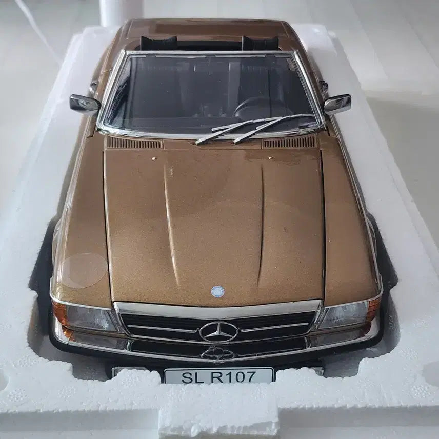[BUNJANG] 1:12 Mercedes-Benz SL R107 Convertible Diecast Model - Gold / 1:12 KK 벤츠 SL R107 컨버터블 골드 유럽형 다이캐스트
