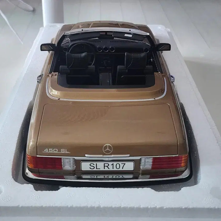 [BUNJANG] 1:12 Mercedes-Benz SL R107 Convertible Diecast Model - Gold / 1:12 KK 벤츠 SL R107 컨버터블 골드 유럽형 다이캐스트