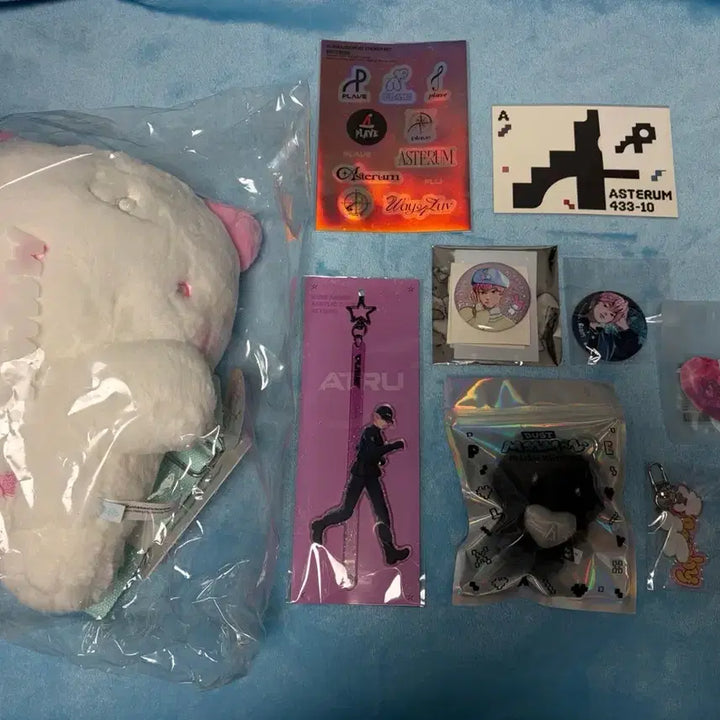 [BUNJANG] PLAVE Bambi Acrylic Hug Me Mim Doll, Taneum Can Badge, Keychain, Sticker Bundle Set / 플레이브 밤비 아크릴 안아줘요 미므 탄믐 캔뱃지 키링 스티커 일괄 양도