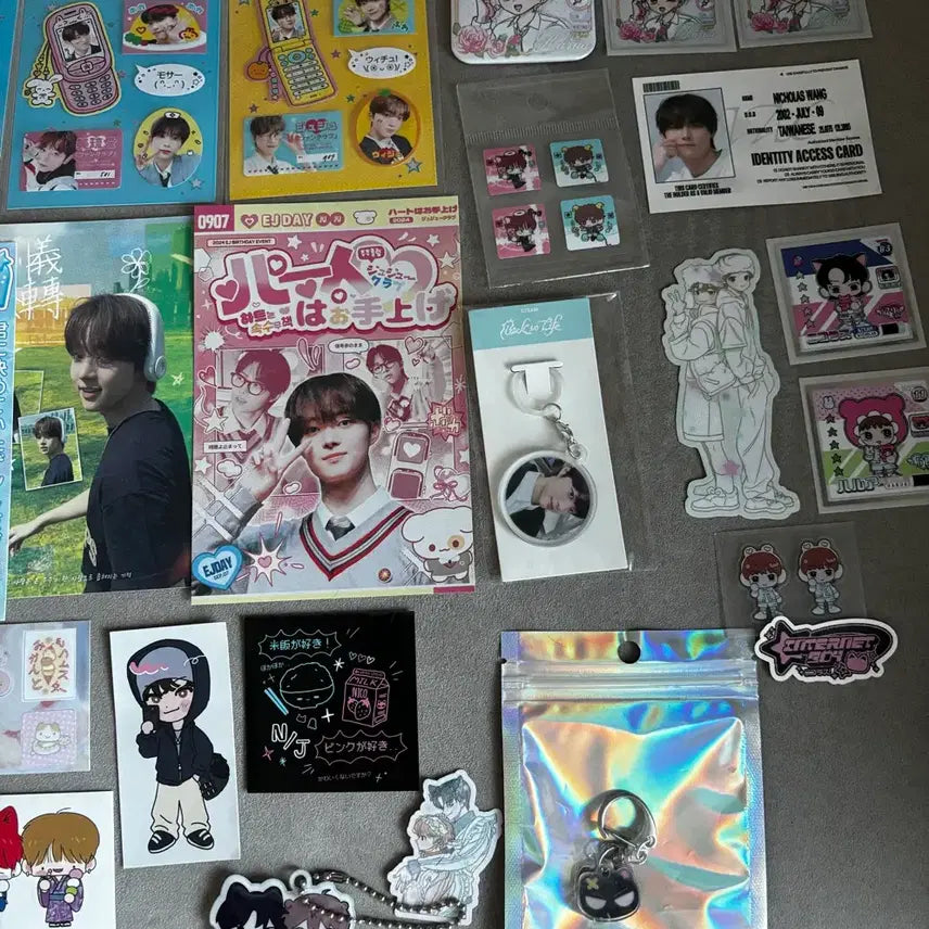 [BUNJANG] &amp;TEAM Nicholas Yuzuki Harua Bundle Set Unofficial Goods Stickers Keyring / 일괄 앤팀 &amp;team 하루아 니콜라스 의주 굿즈 비공굿 양도 스티커 키링