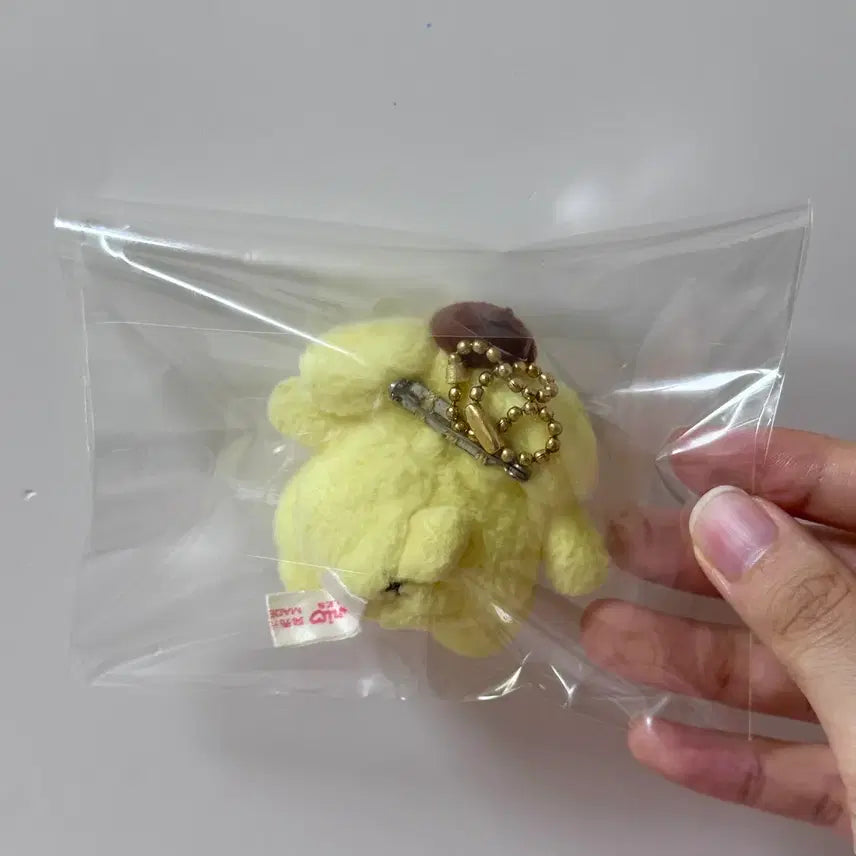 [BUNJANG] Sanrio Pompompurin 1996 Vintage Plush Charm &amp; Badge Set / 초레어 산리오 고전 초기 96 폼폼푸린 인형 키링 뱃지