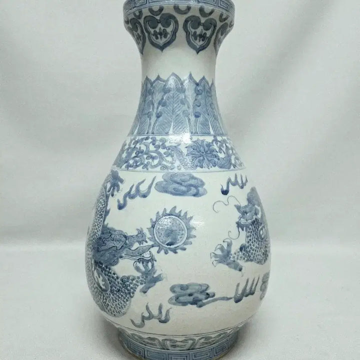 [BUNJANG] Chinese Blue and White Porcelain Vase with Double Dragon Motif / 중국도자기 청화