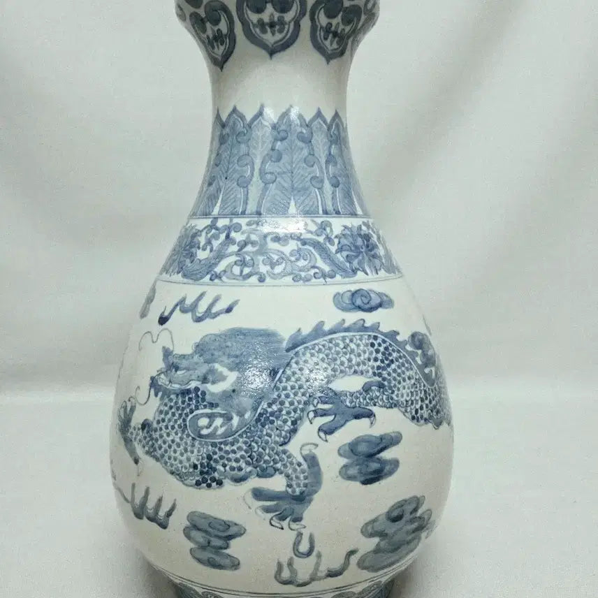 [BUNJANG] Chinese Blue and White Porcelain Vase with Double Dragon Motif / 중국도자기 청화