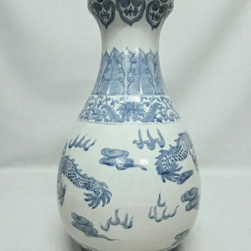 [BUNJANG] Chinese Blue and White Porcelain Vase with Double Dragon Motif / 중국도자기 청화