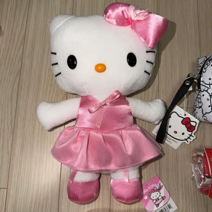[BUNJANG] Sanrio Hello Kitty Ballerina Pouch Crossbody Coin Purse Charm Set / 산리오 헬로키티 발레 키티 파우치 크로스백 타포린백 동전지갑 인형 키링