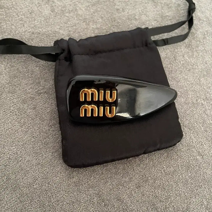 [BUNJANG] Miu Miu Patent Leather Hair Clip Black / 미우미우 페이턴트 헤어 클립 블랙