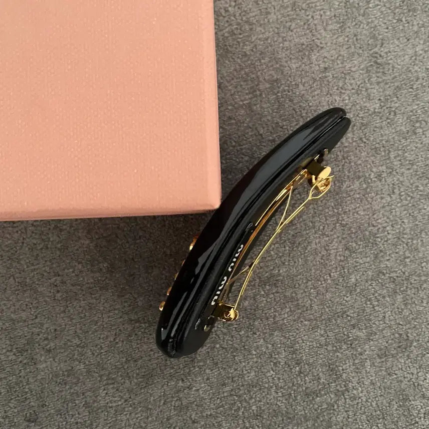 [BUNJANG] Miu Miu Patent Leather Hair Clip Black / 미우미우 페이턴트 헤어 클립 블랙