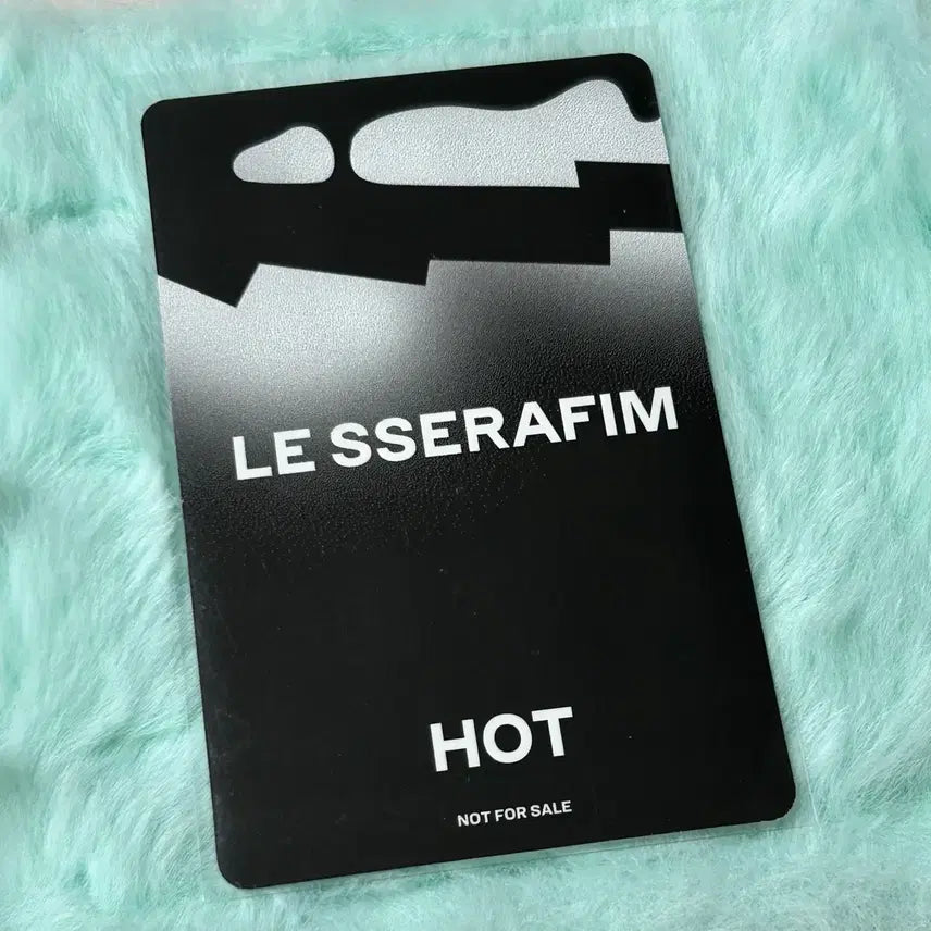 [BUNJANG] LE SSERAFIM Kazuha Universal Lucky Draw Photocard / 르세라핌 핫 유니버셜 컴팩트 버전 럭드 카즈하 포카 양도 hot