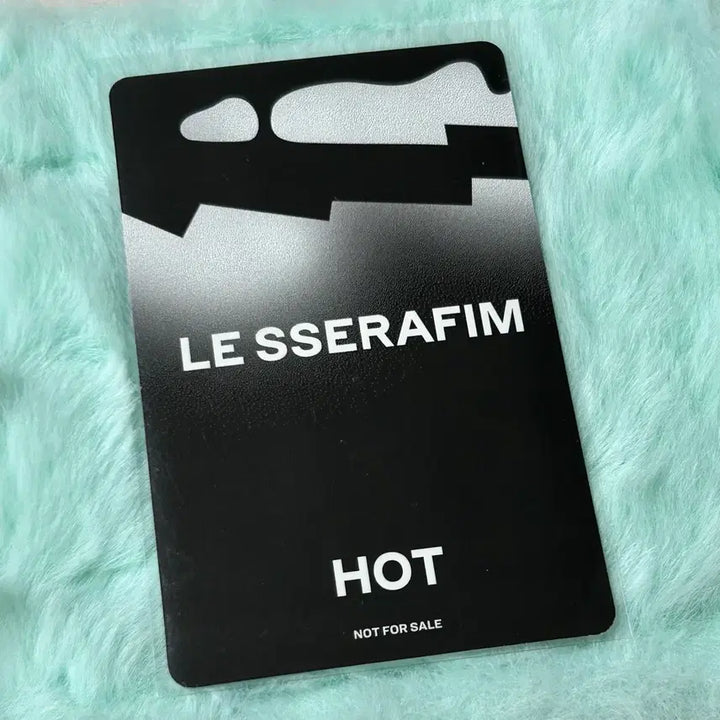 [BUNJANG] LE SSERAFIM Kazuha Universal Lucky Draw Photocard / 르세라핌 핫 유니버셜 컴팩트 버전 럭드 카즈하 포카 양도 hot