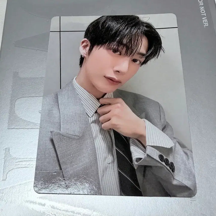 [BUNJANG] MONSTA X Hyungwon Love Me Photocard and ID Card Bundle Set / 셔누형원 러브미 형원 포카 3장+아이디카드1장 일괄가격