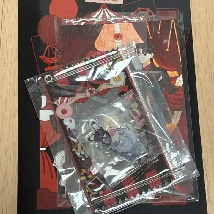 [BUNJANG] Demon Tale Office Red Hoodie Park Lucky Draw, Third Keychain, Photocard Pouch / 괴담출근 레드후드파크 럭드, 제삼 키링, 포카파우치