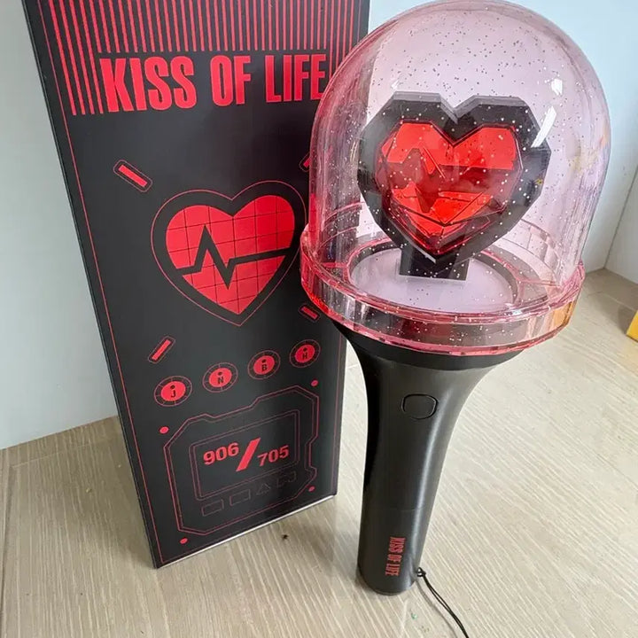 [BUNJANG] Kiss Of Life OFFICIAL LIGHT STICK (Bbyongbong) / 키스오브라이프 키오프 응원봉(삐용봉) 판매
