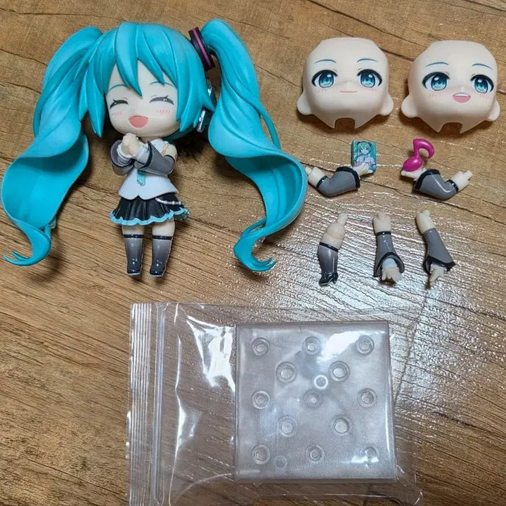 [BUNJANG] Hatsune Miku NT Nendoroid 1701 Figure (Opened, Displayed) / 하츠네 미쿠 NT 넨도 넨도로이드 개봉전시 1701 피규어