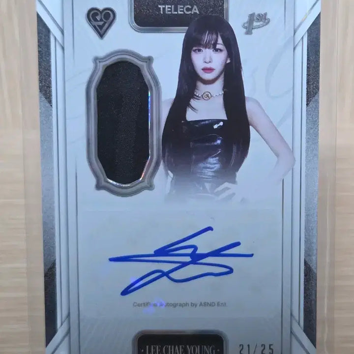 [BUNJANG] fromis_9 Lee Chaeyoung 2025 Limited Relic Auto Photocard / 프로미스나인 테레카 이채영 25한정 렐릭 오토 카드