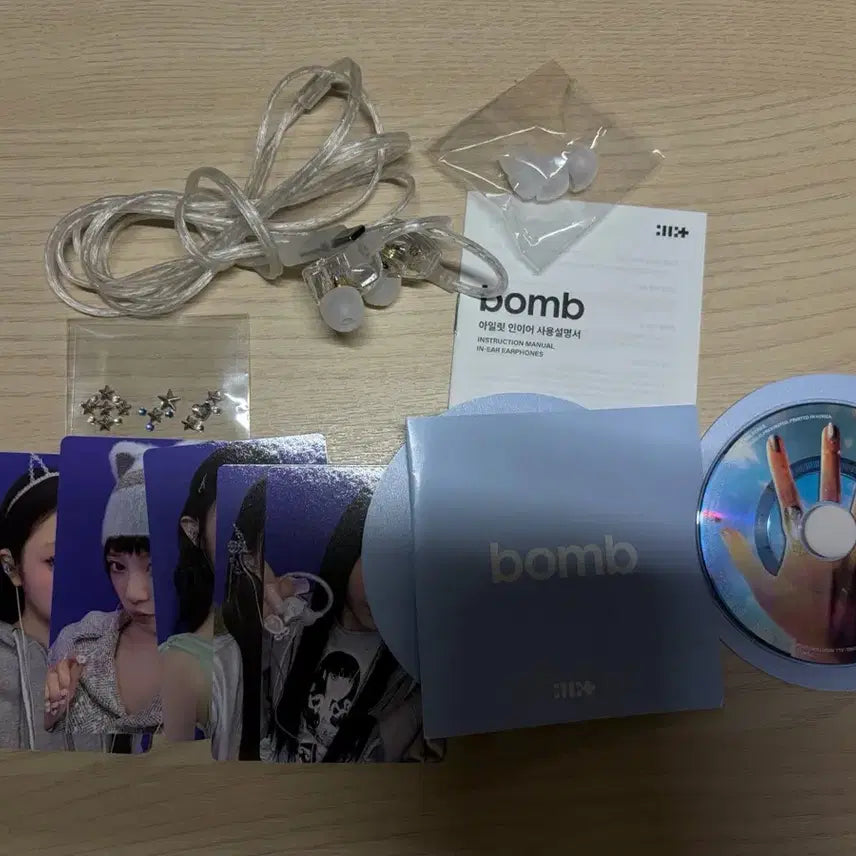 [BUNJANG] ILLIT BOMB In-ear Earphones Album / 아일릿 Bomb 인이어 이어폰 앨범