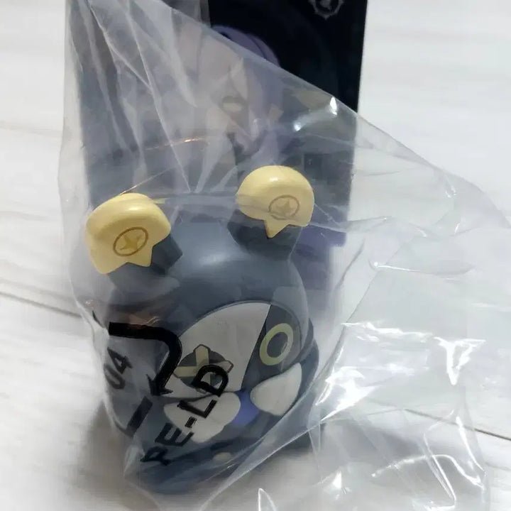 [BUNJANG] The Venti Collaboration Mini Robin Figure with Vivian Card (Unused Code) / (일괄)더벤티 콜라보 미니 로빈 피규어와 비비안 카드