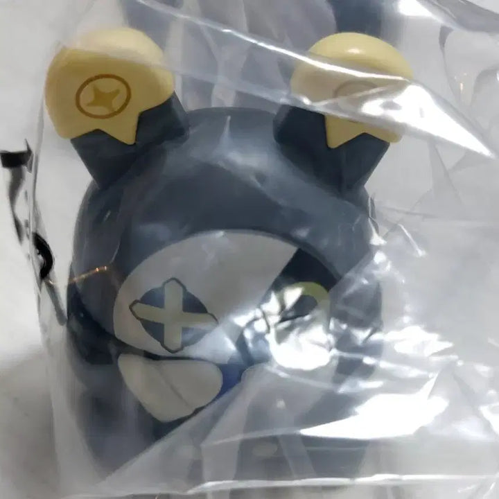 [BUNJANG] The Venti Collaboration Mini Robin Figure with Vivian Card (Unused Code) / (일괄)더벤티 콜라보 미니 로빈 피규어와 비비안 카드