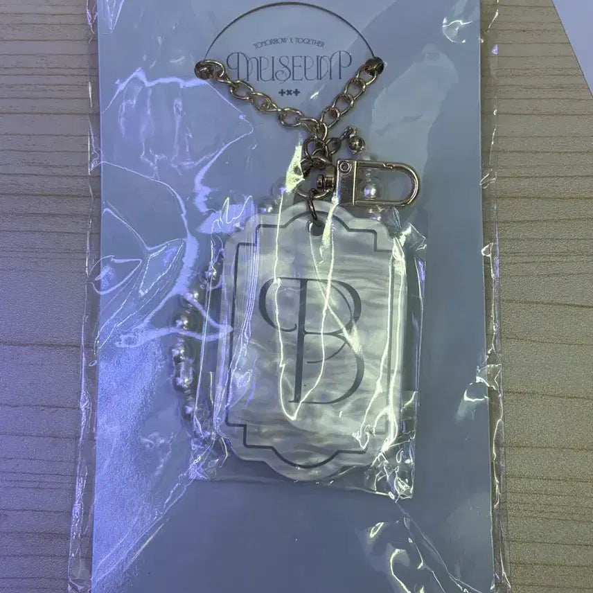 [BUNJANG] TXT Japan Museum Initial Name Keychain Charm Beomgyu (Sealed) Japan Exclusive / txt 투바투 재팬 뮤지엄 이니셜 네임 키링 참 범규 (미개봉) 일본한정