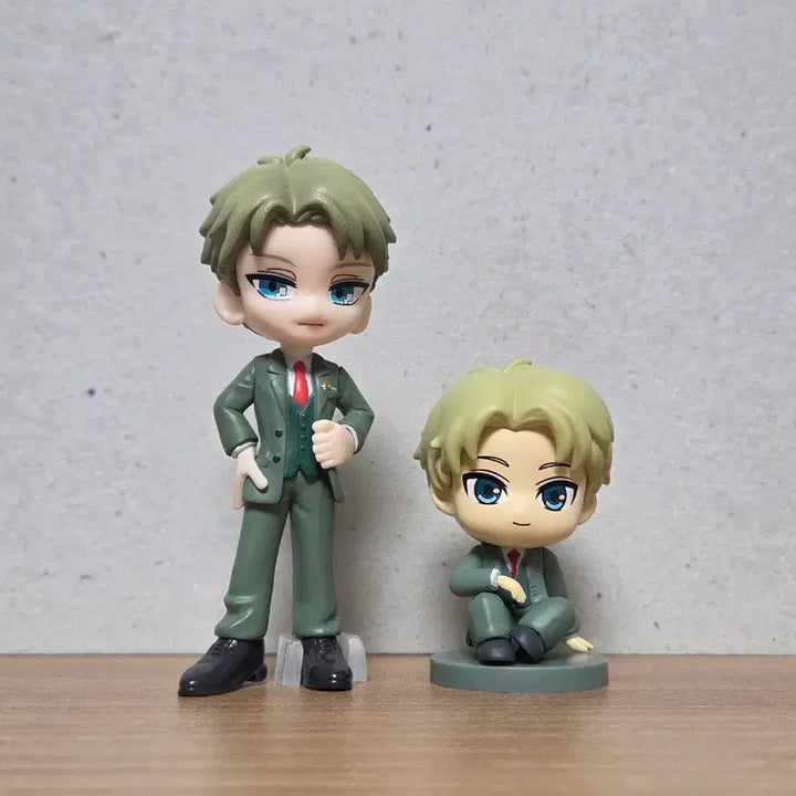 [BUNJANG] Spy x Family Loid Forger &amp; Eaki Sitting Figure Bundle Set / (일괄) 스파이패밀리 로이드 팔버스 피규어 및 eaki 앉은 피규어