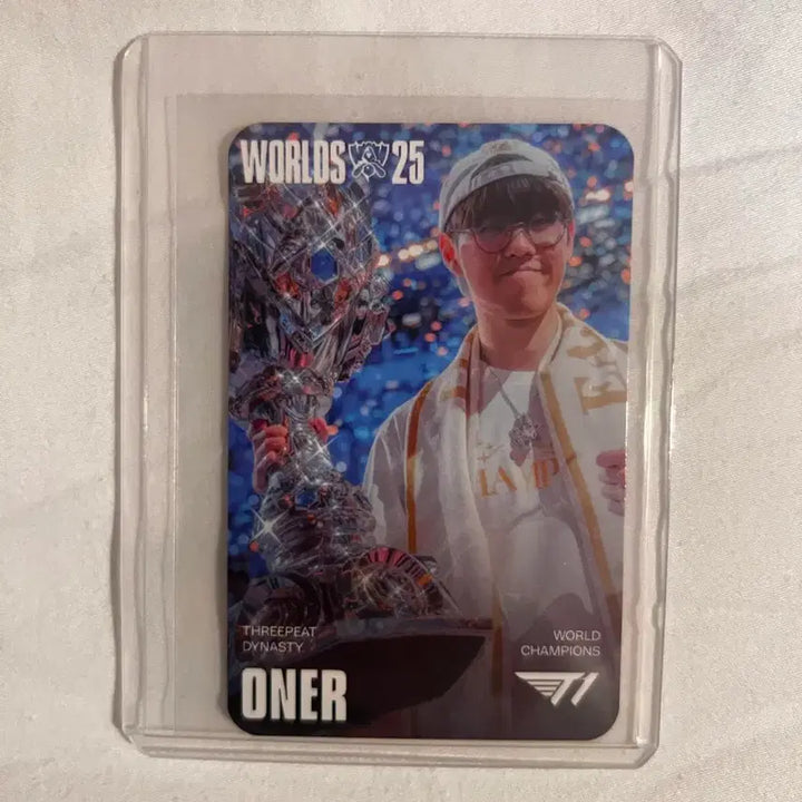 [BUNJANG] T1 Faker MSI Worlds Championship Skin Xin Zhao Photocard / T1 오너 MSI 대전 펜페스타 월즈 우승 스킨 신짜오 포토카드 양도해요
