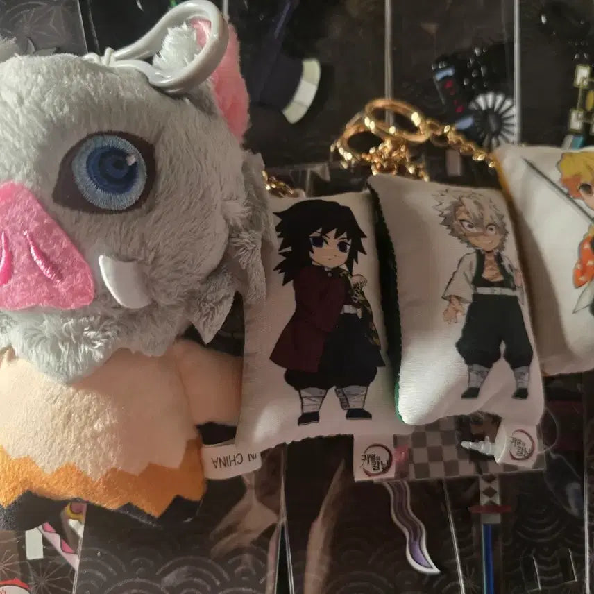 [BUNJANG] Demon Slayer Nichirin Sword Keychain Set (10 Types) with Wooden Display Stand &amp; Bonus Goods / 귀멸의 칼날 일륜도 키링 10종일괄 +나무진열대+굿즈