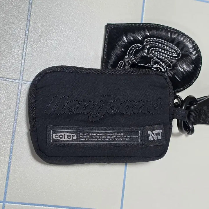 [BUNJANG] NewJeans x Collet Card Wallet Set with Collet Flower Padding Sticker Pack / 뉴진스 X 꼴레 카드지갑 세트 (+꼴레 플라워 패딩 스티콘 증정)
