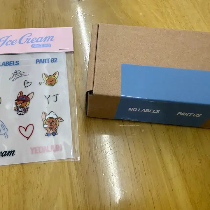 [BUNJANG] TXT Yeonjun Fan-Gifted Sealed Keycap Keychain &amp; Tattoo Sticker Bundle Set / 투바투 연준역조공 미개봉 키캡키링&amp;타투스티커
