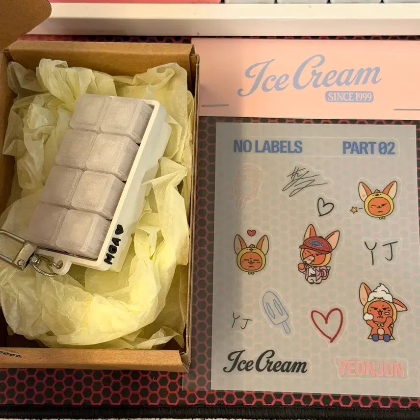 [BUNJANG] TXT Yeonjun Ice Cream Studio Photocard, Keycap, Keyring, and Hwanchoon Sticker / 투바투 연준 아이스크림 공방포카 역조공 txt 키캡 키링 황춘 타투스티커