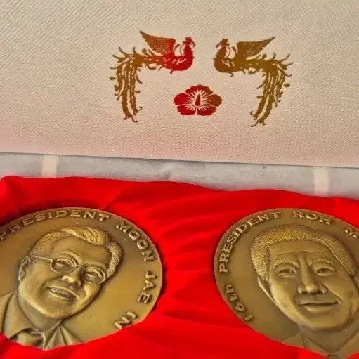 [BUNJANG] Moon Jae-in &amp; Roh Moo-hyun Commemorative Bronze Medals Set (2 Medals) / 문재인 노무현 대통령 기념 동메달 2개 세트