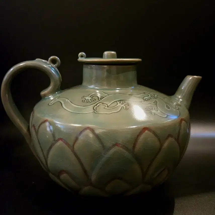 [BUNJANG] Celadon Incised Dragon and Lotus Scroll Motif Ewer / 청자 상감 용문 연판문 주자