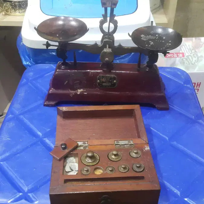 [BUNJANG] 1940s Japanese Metal Scale with Ox Horn Plates / 1940년대 일본 귀금속 저울