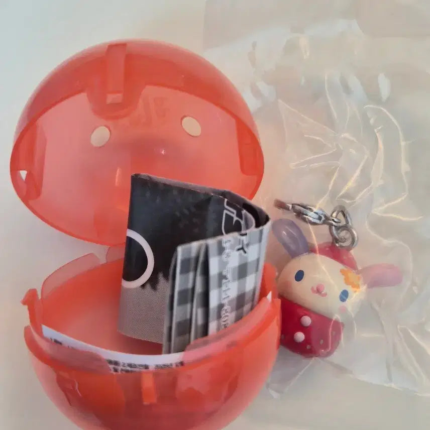 [BUNJANG] Sanrio Usahana Strawberry Memo Holder (Sealed) / [미개봉] 산리오 가챠 > 우사하나 딸기 메지루시