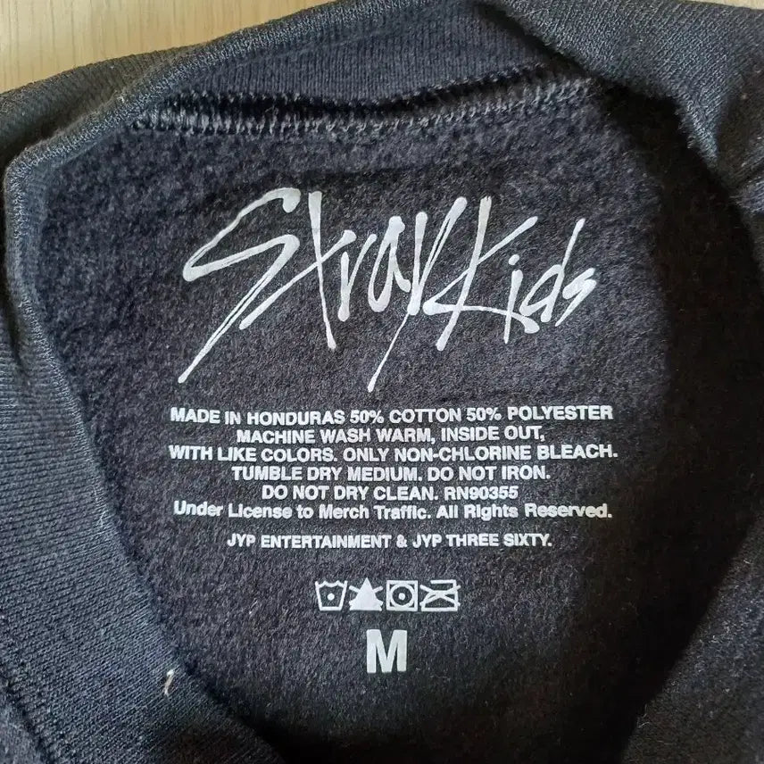 [BUNJANG] Stray Kids 2024 London Hyde Park Limited Edition Sweatshirt / Stray Kids 스트레이키즈 2024 런던 하이드파크 한정판 맨투맨