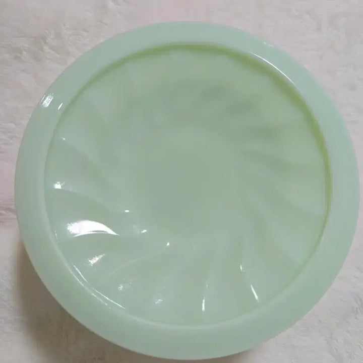 [BUNJANG] Arcopal Vintage Milk Glass Swirl Cup and Saucer Set / 에소찻잔2세트 (무료배송)