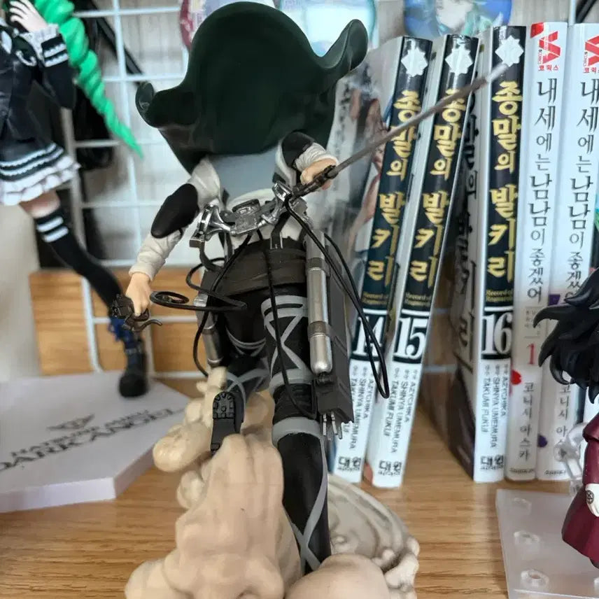 [BUNJANG] Attack on Titan Hange Zoe Figure Ichiban Kuji (Missing One Sword) / 진격의 거인 한지 피규어 제일복권 (한쪽 칼날 없음