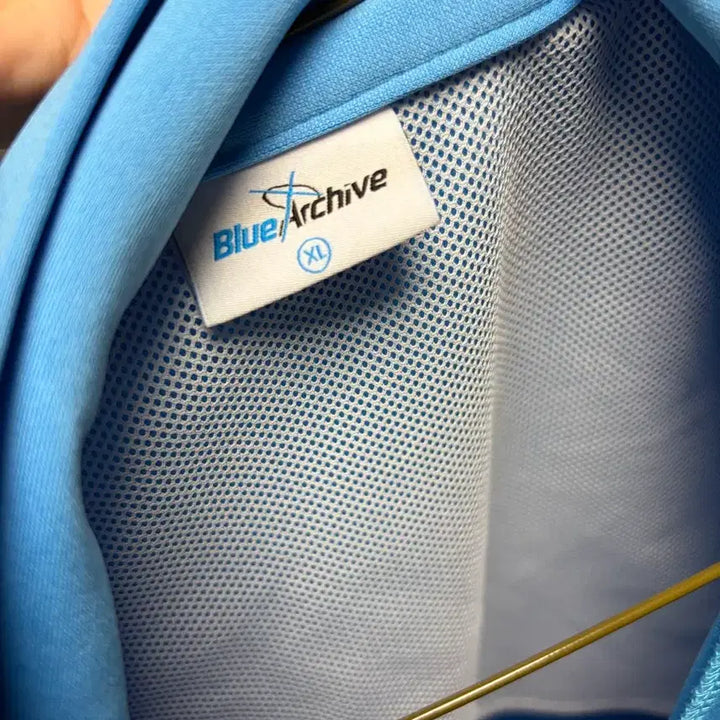 [BUNJANG] Blue Archive Millennium Training Suit XL / 정품 블루아카이브 밀레니엄 트레이닝복 XL