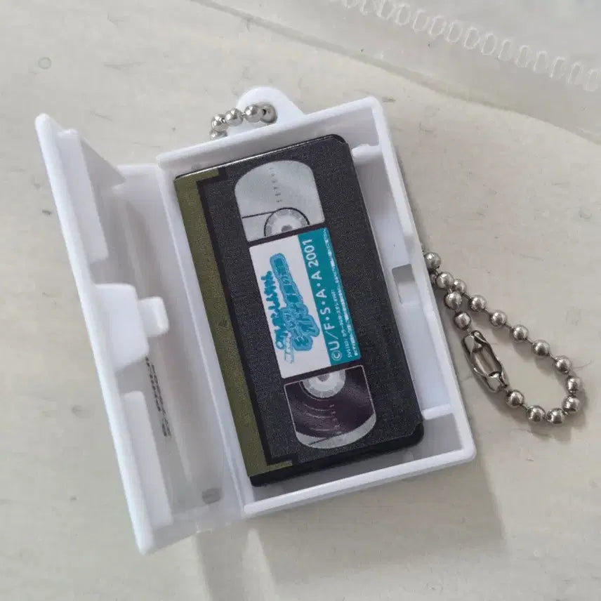 [BUNJANG] Crayon Shin-chan Mini VHS Keychain Gacha: The Battle of the Golden Sword / 짱구 비디오 가챠 어른제국의 역습