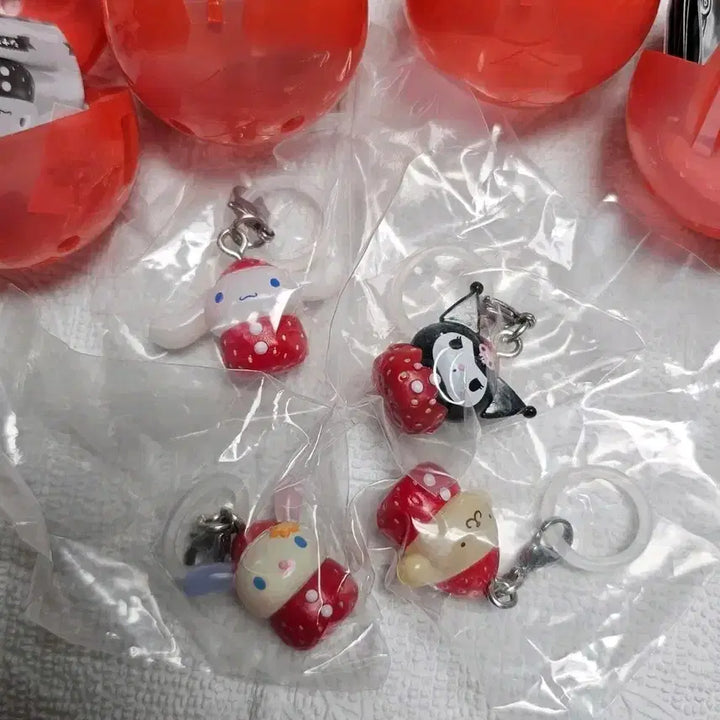 [BUNJANG] Sanrio Ichigo (Strawberry) Marker Set Bundle / 미개봉새상품)산리오 이치고(딸기)메지루시 4종일괄