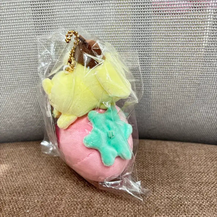 [BUNJANG] Pompompurin Strawberry Doll Keychain / 새상품) 일본 팝업 이치고 폼폼푸린 딸기 폼폼푸린 인형키링