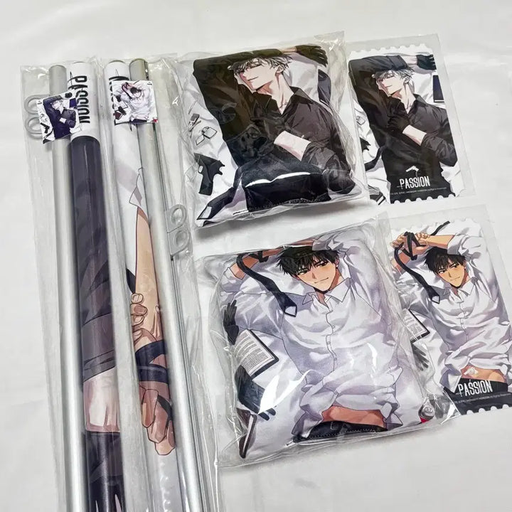 [BUNJANG] Yuji Fashion Ilya Tae-Jong Jeong Wrist Cushion and Scroll Poster Bundle Set / 유우지 패션 일레이 정태의 일태 손목쿠션 티켓