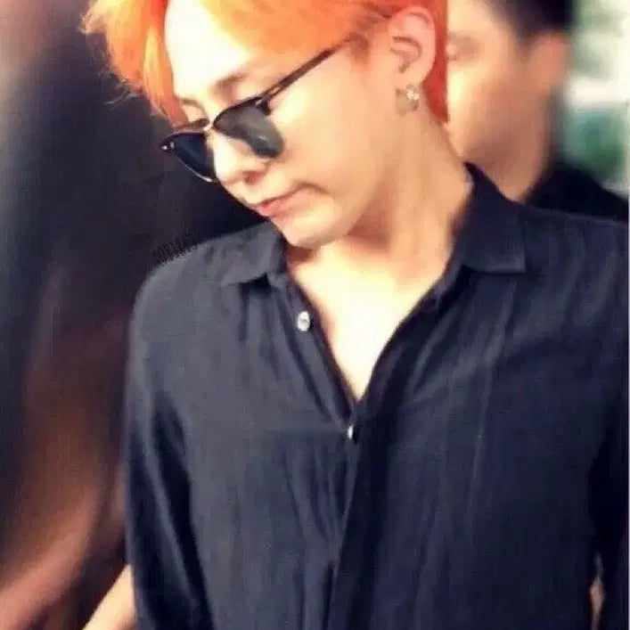 [BUNJANG] G-Dragon Daisy Bong + Cradle / 급처) 지드래곤 응원봉 데이지봉+크래들+포토카드 양도