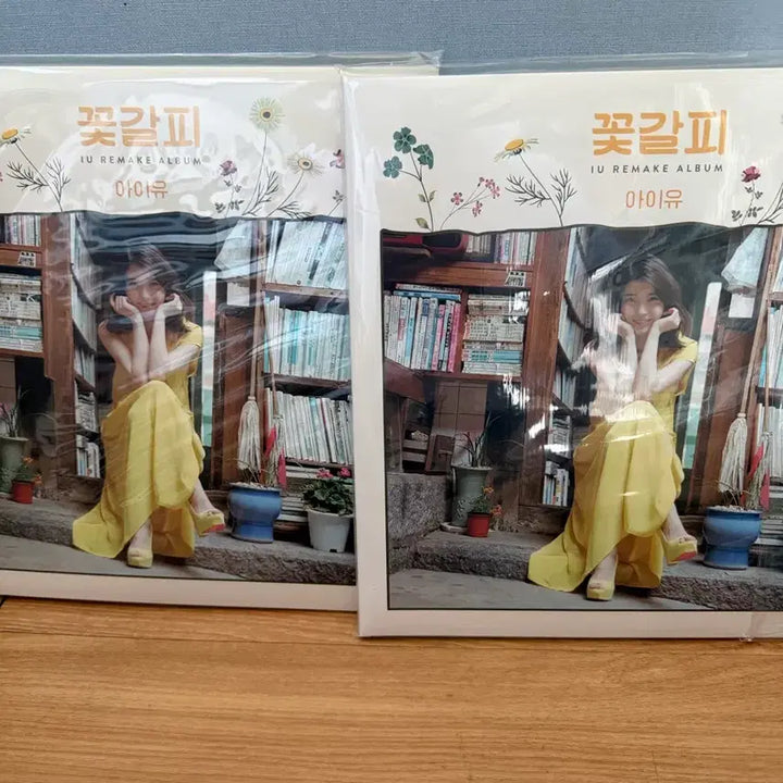 [BUNJANG] IU Flower Bookmark LP Loen Ver. (1st Press) + Edam Ver. (Poster, Photocard Service) / 아이유lp 꽃갈피 로엔버전(초판) 플러스 이담버전(포스터 포토카드 서비스